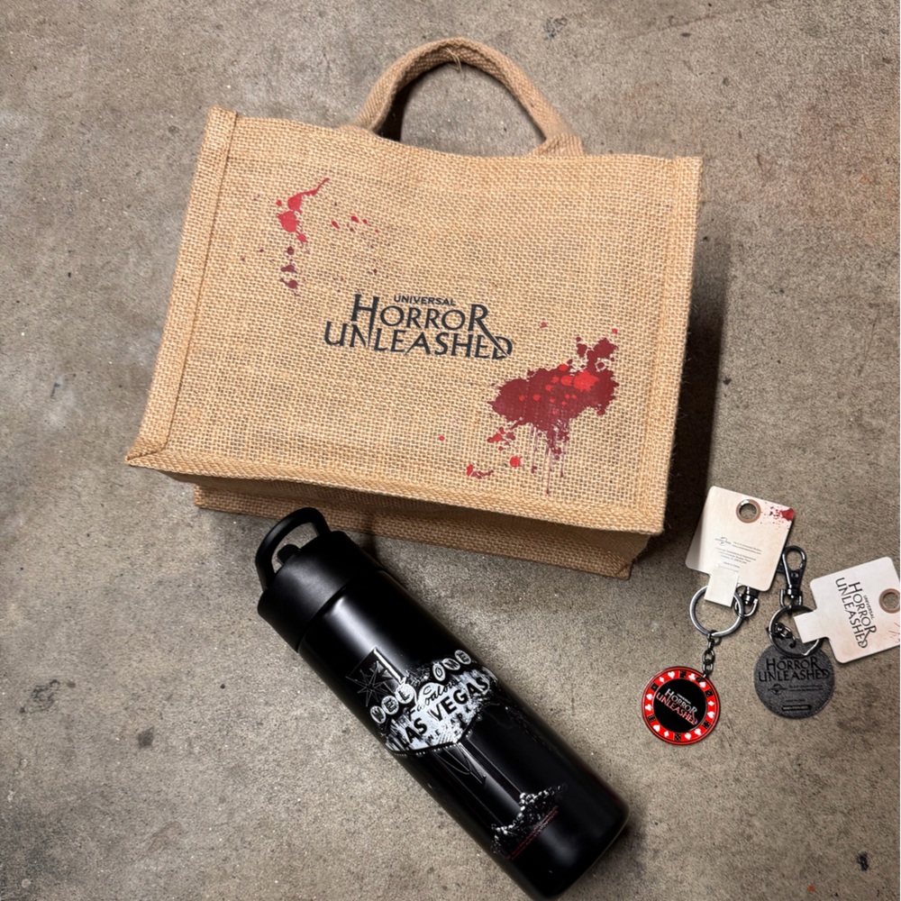 Universal Horror Unleashed Tote and Bottle Set